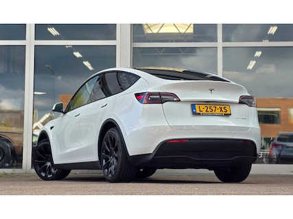Tesla-Model Y