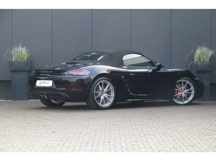 Porsche-718 Boxster
