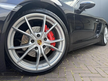 Porsche-718 Boxster