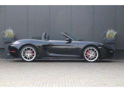 Porsche-718 Boxster