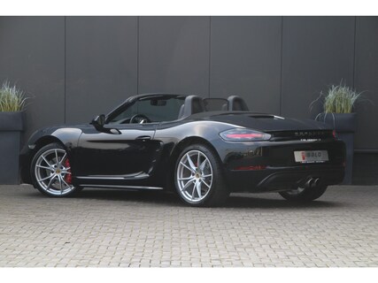 Porsche-718 Boxster