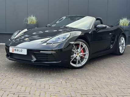 Porsche-718 Boxster