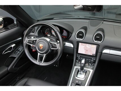 Porsche-718 Boxster