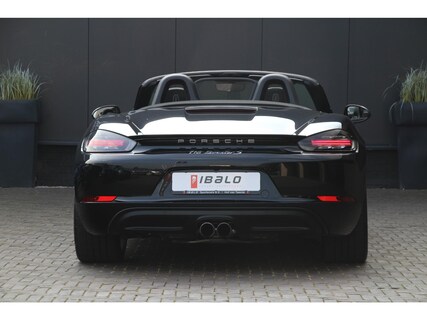 Porsche-718 Boxster