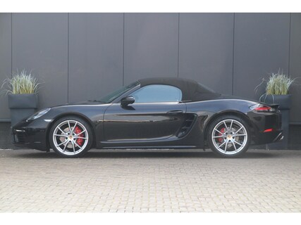 Porsche-718 Boxster