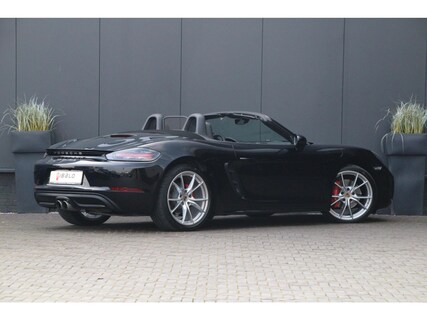 Porsche-718 Boxster