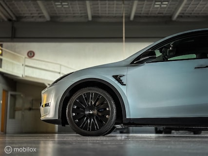 Tesla-Model Y