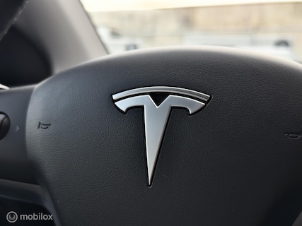 Tesla-Model Y