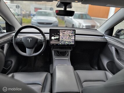 Tesla-Model Y