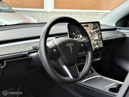 Tesla-Model Y