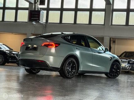 Tesla-Model Y
