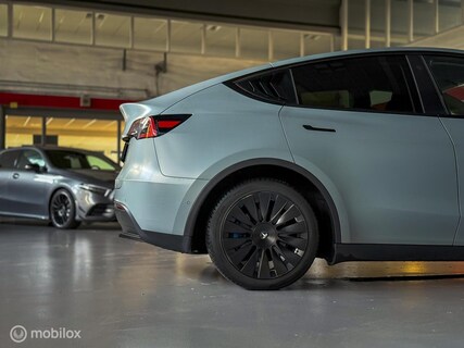 Tesla-Model Y