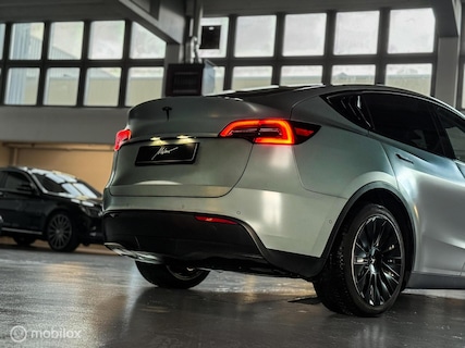 Tesla-Model Y