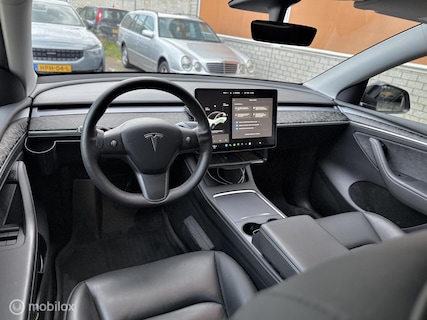 Tesla-Model Y
