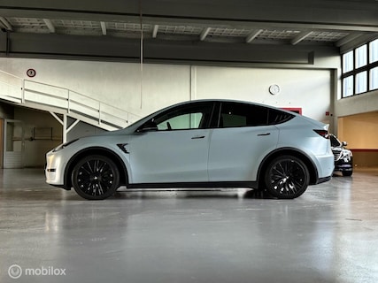 Tesla-Model Y