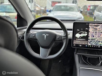 Tesla-Model Y