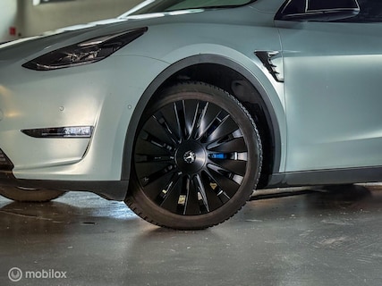Tesla-Model Y