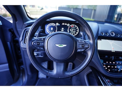 Aston Martin-DBX