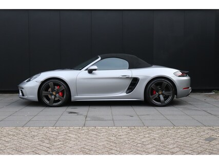 Porsche-718 Boxster