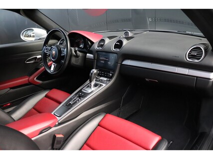 Porsche-718 Boxster