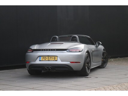 Porsche-718 Boxster