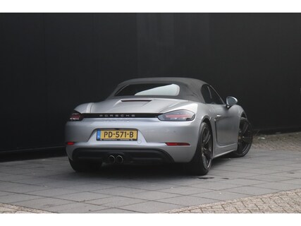 Porsche-718 Boxster