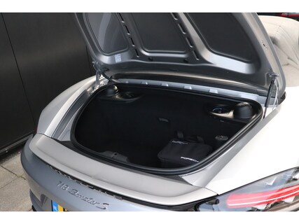 Porsche-718 Boxster