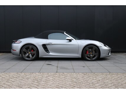 Porsche-718 Boxster