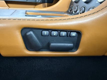 Aston Martin-V8 Vantage