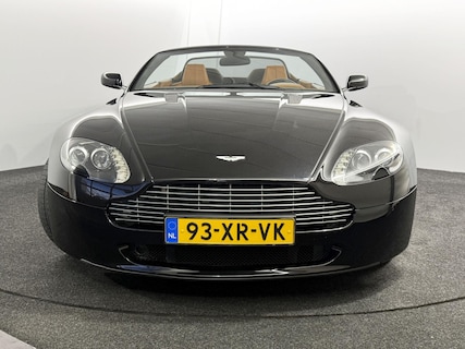 Aston Martin-V8 Vantage