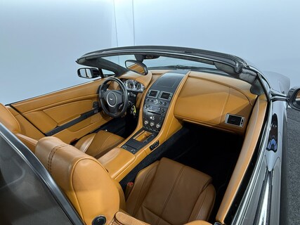 Aston Martin-V8 Vantage