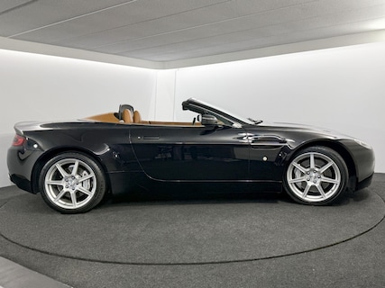 Aston Martin-V8 Vantage
