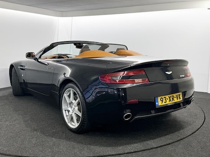 Aston Martin-V8 Vantage