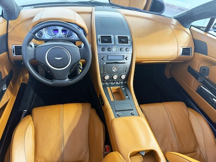 Aston Martin-V8 Vantage