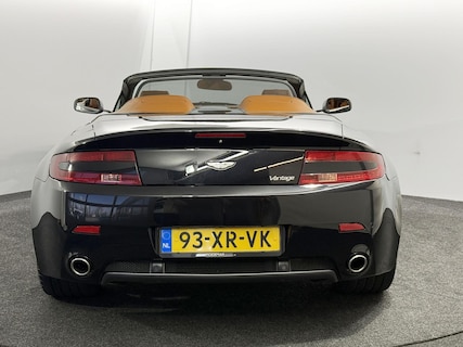 Aston Martin-V8 Vantage