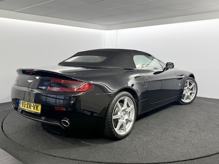 Aston Martin-V8 Vantage