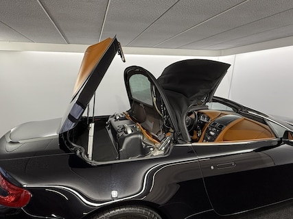 Aston Martin-V8 Vantage