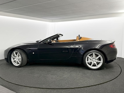 Aston Martin-V8 Vantage
