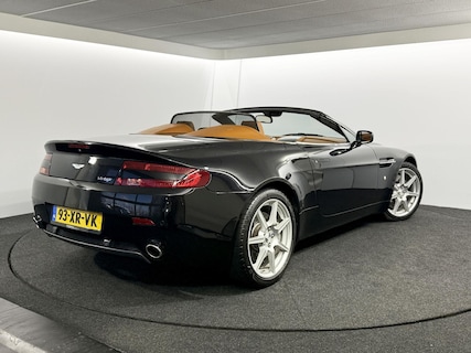 Aston Martin-V8 Vantage