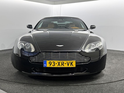 Aston Martin-V8 Vantage
