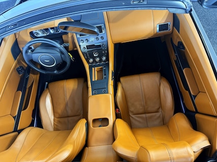 Aston Martin-V8 Vantage