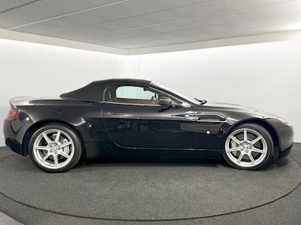Aston Martin-V8 Vantage