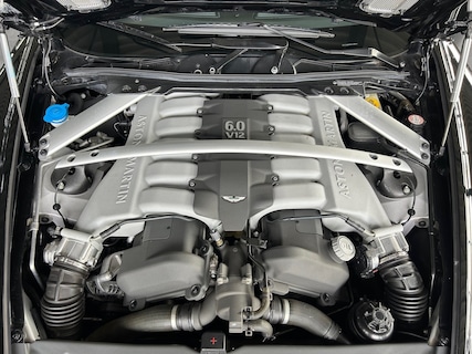 Aston Martin-DB9
