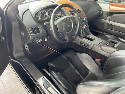 Aston Martin-DB9