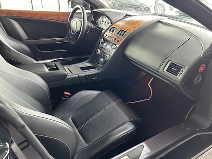 Aston Martin-DB9