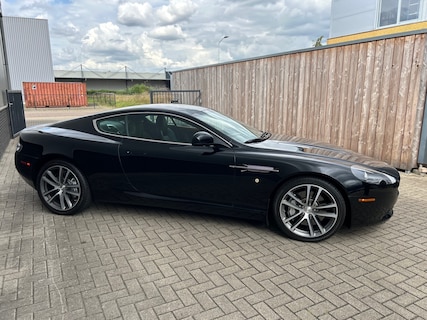 Aston Martin-DB9