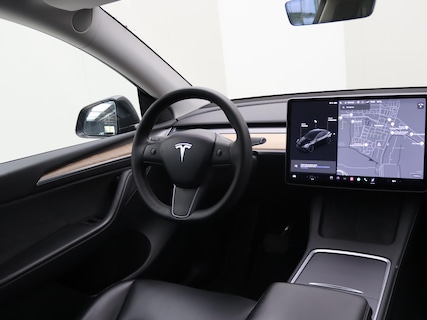 Tesla-Model Y