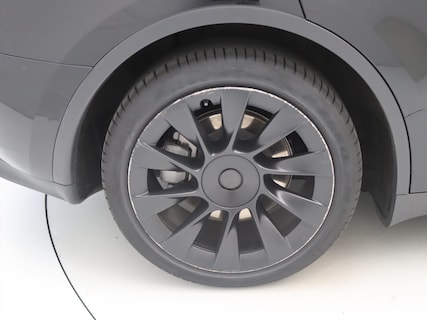 Tesla-Model Y
