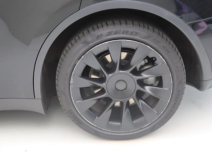 Tesla-Model Y