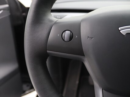 Tesla-Model Y